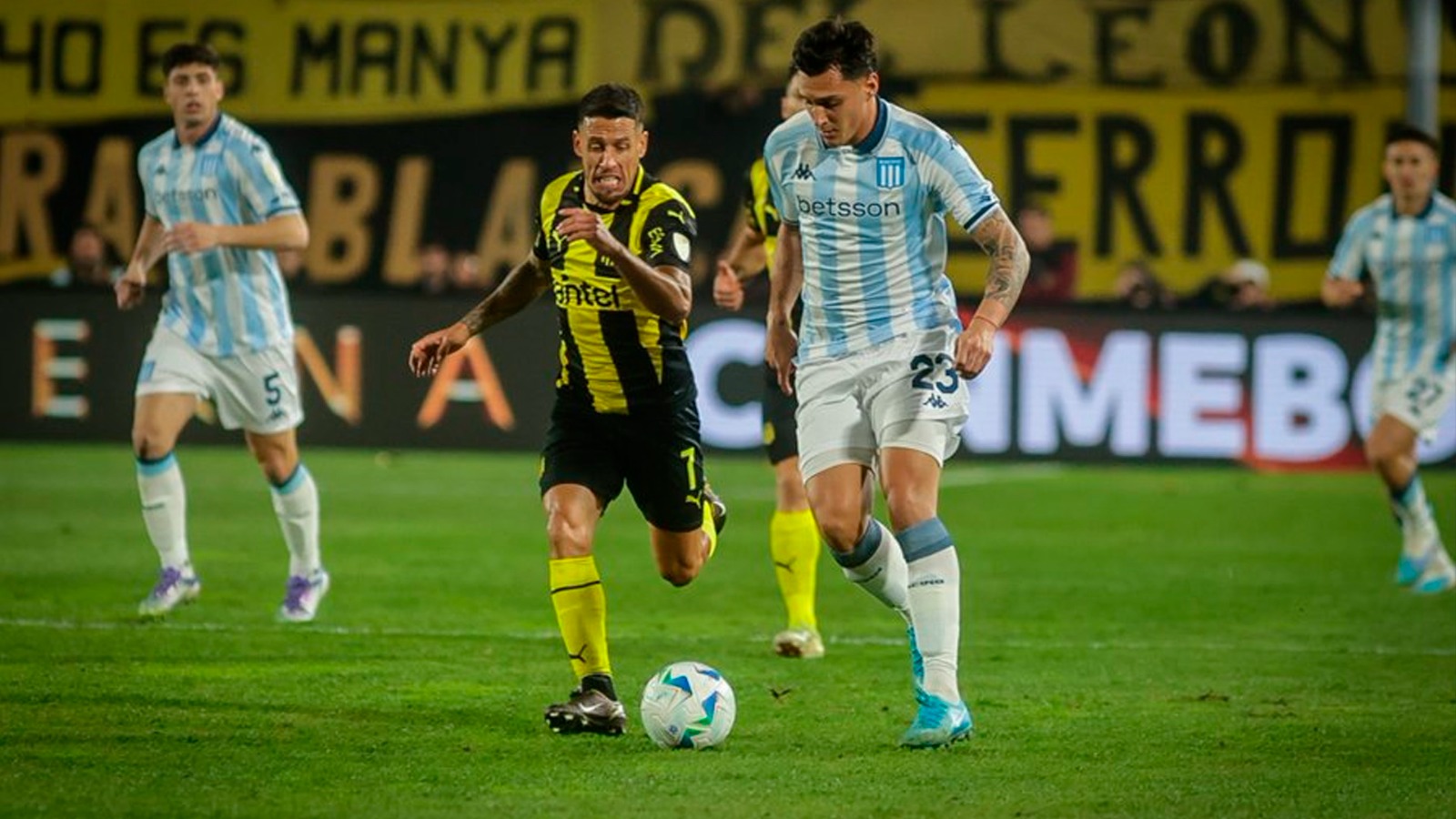 Peñarol pegó primero: Racing cayó 1-0 en Montevideo y definirá en el Cilindro