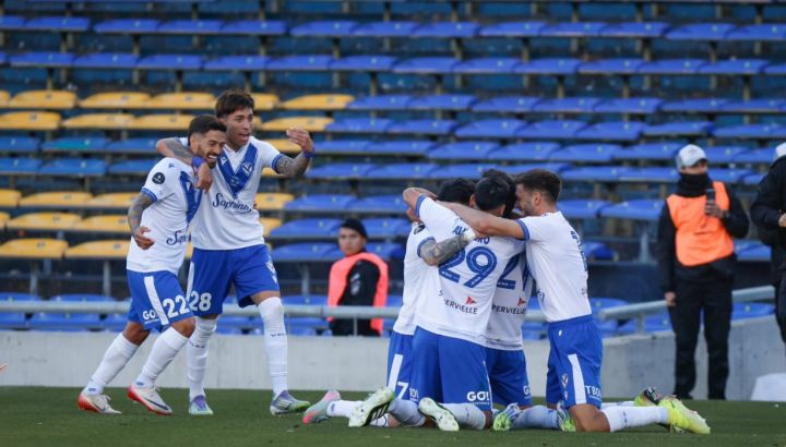 Vélez venció a Central Córdoba y levantó la Supercopa en Rosario
